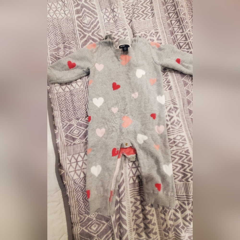 100% cotton girls baby gap romper hearts design 6-12 month